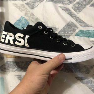 Converse Chuck Taylor Low size 8
